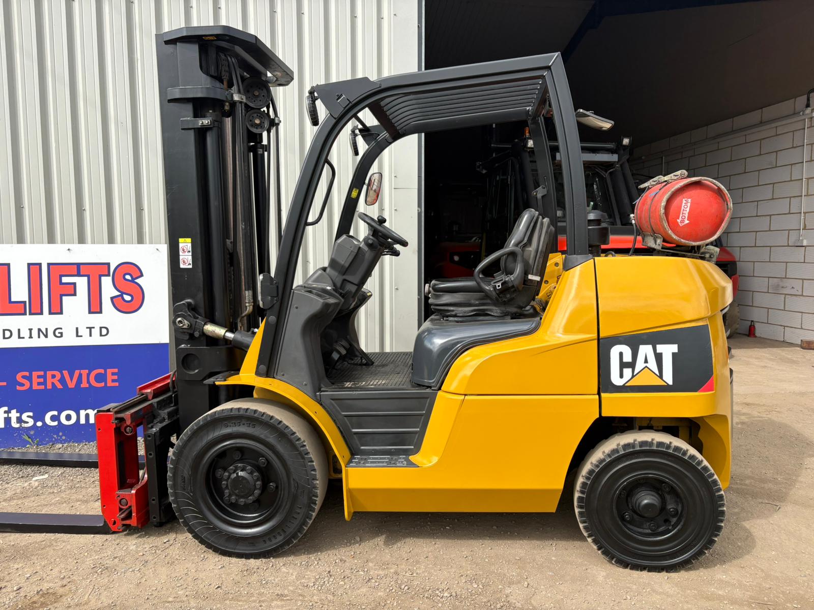 CAT GP40N - 4.0 Tonne Gas Forklift Truck